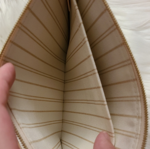 🤍Louis Vuitton Wristlet🤍 - Picture 8 of 14